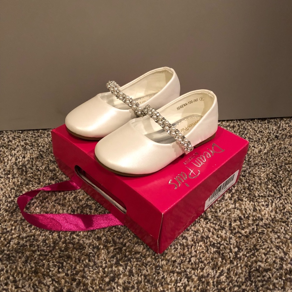 Toddler size 6 brand new in box. Never worn